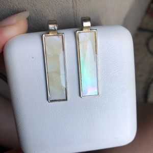 Elegant earrings